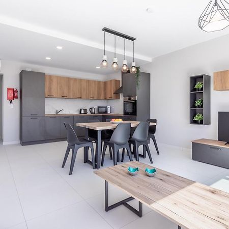 Unique Penthouse With Private Heated Jacuzzi, Close To Restaurants And Night Life Is-Swieqi Zewnętrze zdjęcie