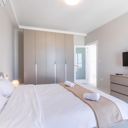 Unique Penthouse With Private Heated Jacuzzi, Close To Restaurants And Night Life Is-Swieqi Zewnętrze zdjęcie