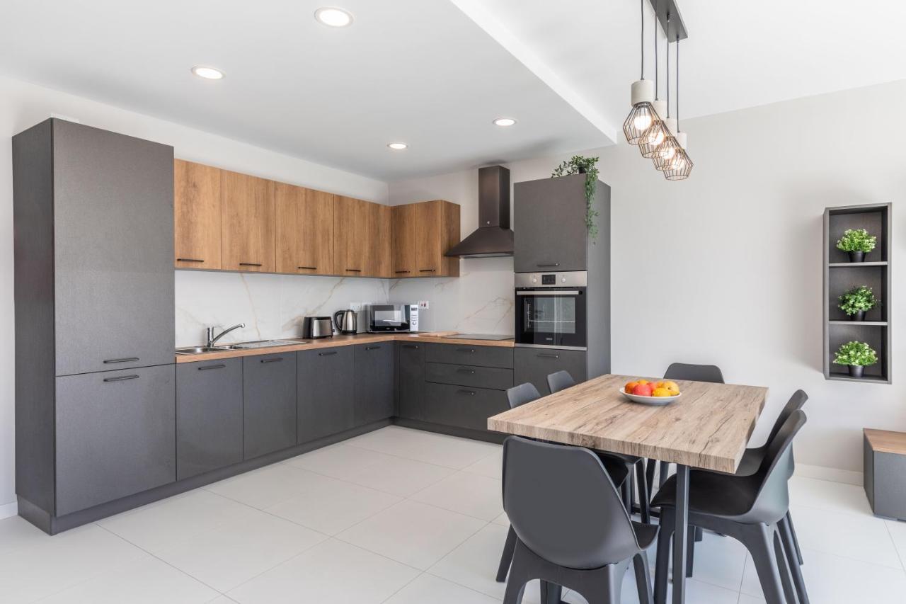 Unique Penthouse With Private Heated Jacuzzi, Close To Restaurants And Night Life Is-Swieqi Zewnętrze zdjęcie