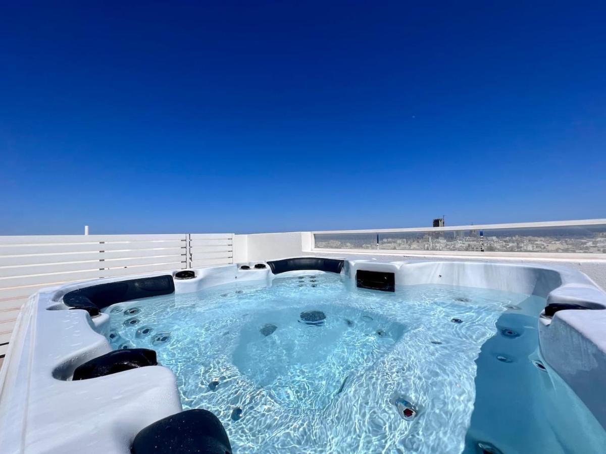 Unique Penthouse With Private Heated Jacuzzi, Close To Restaurants And Night Life Is-Swieqi Zewnętrze zdjęcie