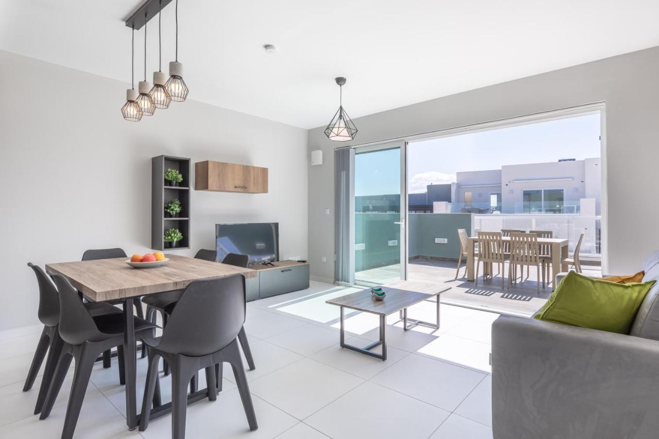Unique Penthouse With Private Heated Jacuzzi, Close To Restaurants And Night Life Is-Swieqi Zewnętrze zdjęcie