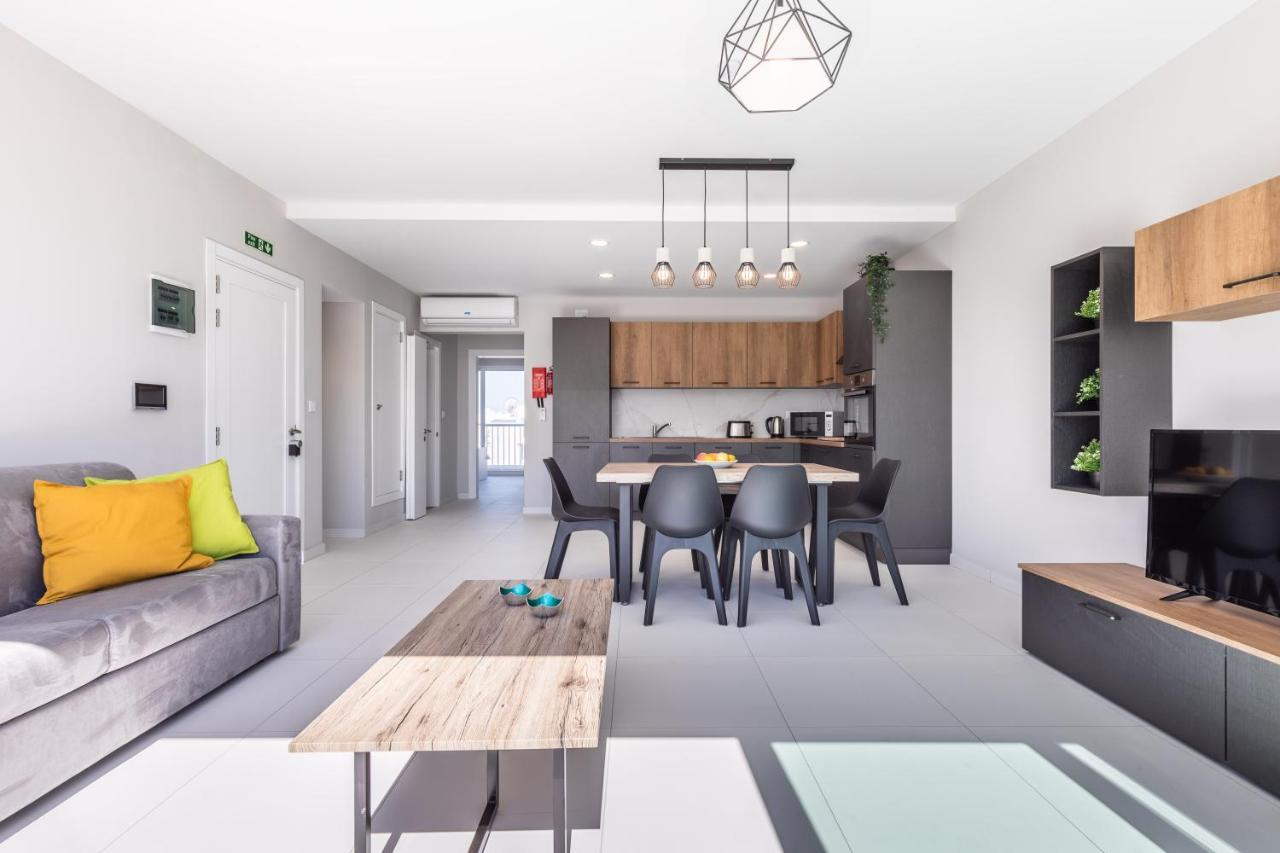 Unique Penthouse With Private Heated Jacuzzi, Close To Restaurants And Night Life Is-Swieqi Zewnętrze zdjęcie