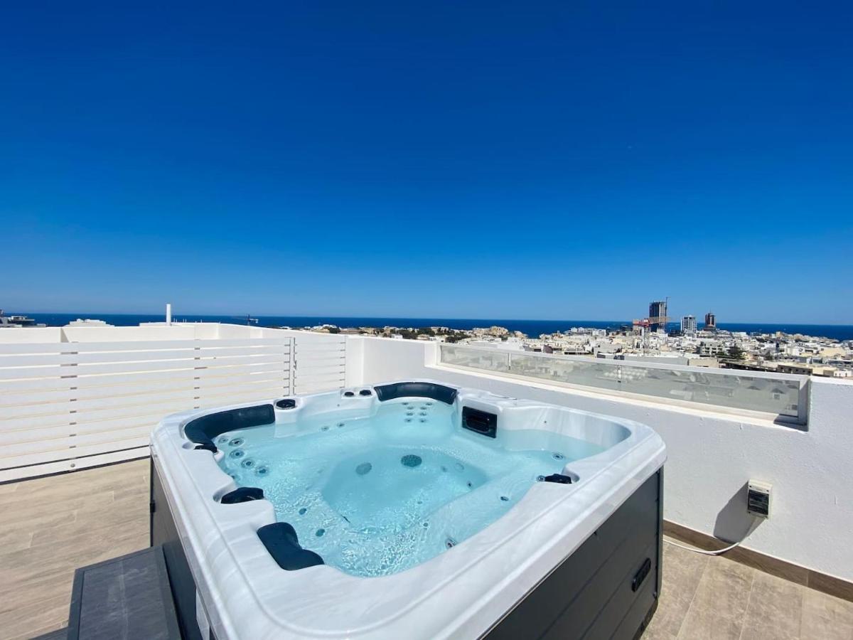 Unique Penthouse With Private Heated Jacuzzi, Close To Restaurants And Night Life Is-Swieqi Zewnętrze zdjęcie