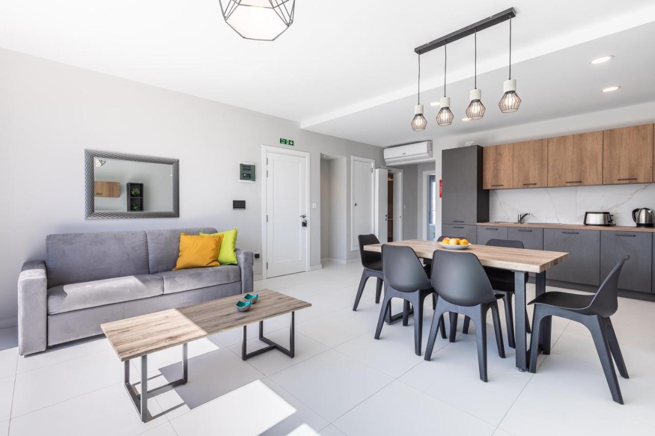 Unique Penthouse With Private Heated Jacuzzi, Close To Restaurants And Night Life Is-Swieqi Zewnętrze zdjęcie