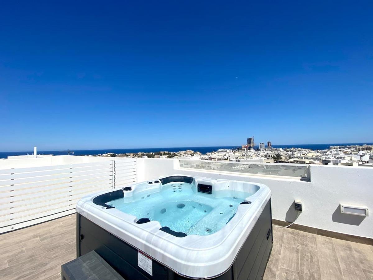 Unique Penthouse With Private Heated Jacuzzi, Close To Restaurants And Night Life Is-Swieqi Zewnętrze zdjęcie