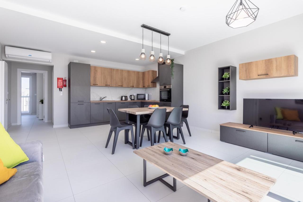 Unique Penthouse With Private Heated Jacuzzi, Close To Restaurants And Night Life Is-Swieqi Zewnętrze zdjęcie
