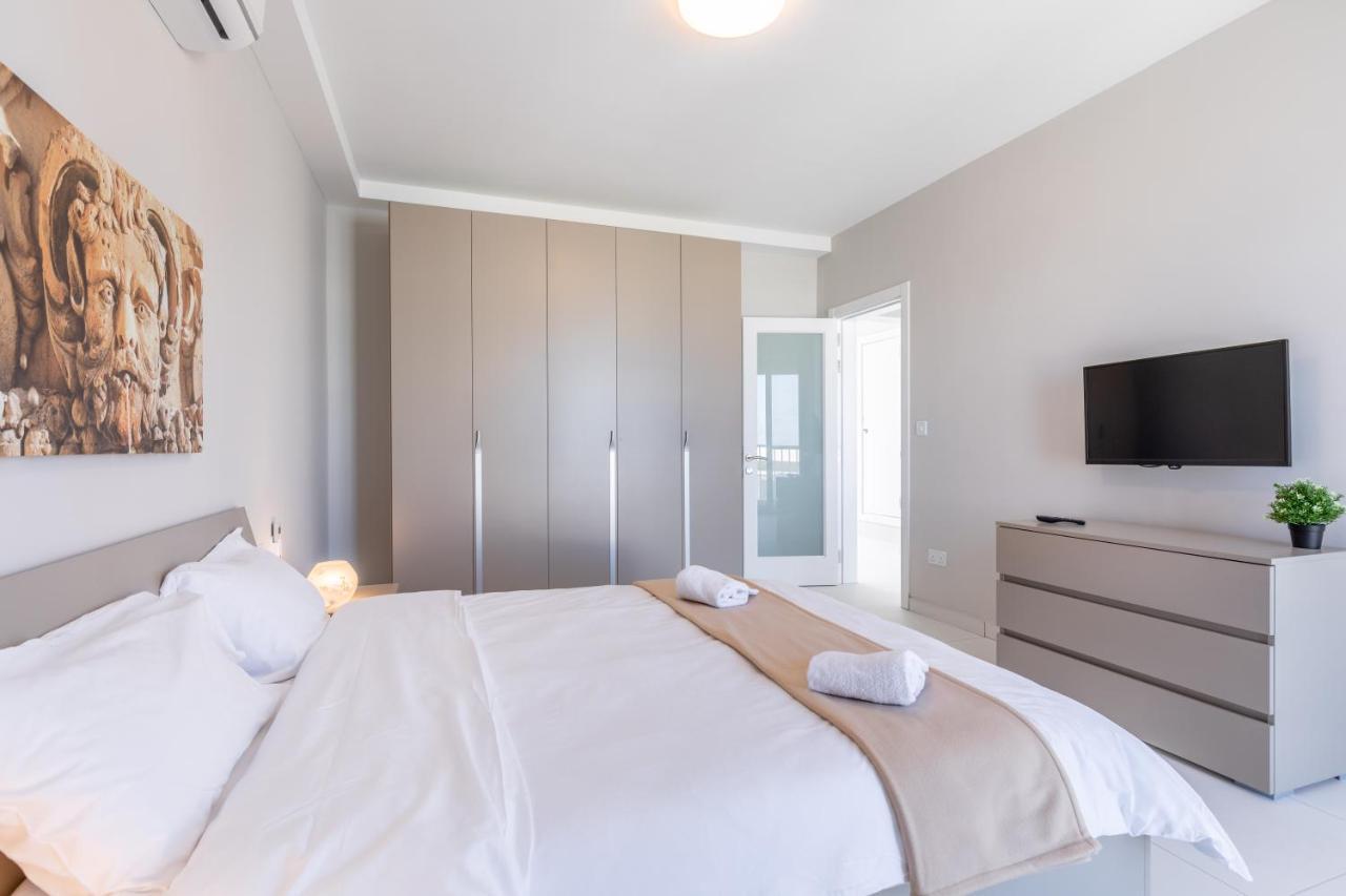 Unique Penthouse With Private Heated Jacuzzi, Close To Restaurants And Night Life Is-Swieqi Zewnętrze zdjęcie
